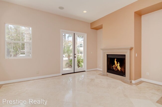 Building Photo - 3 br, 4.5 bath House - 1214 Delaware St