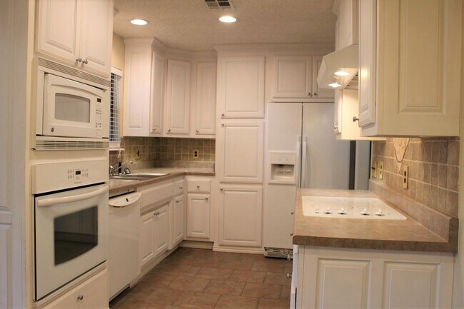 Foto del edificio - 814 Hawthorne Pl