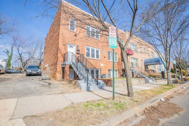 Foto del edificio - 1626 Independence Ave SE