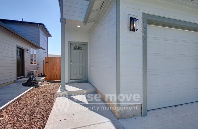 Building Photo - Garrison Square 3 bedroom- Brand New!