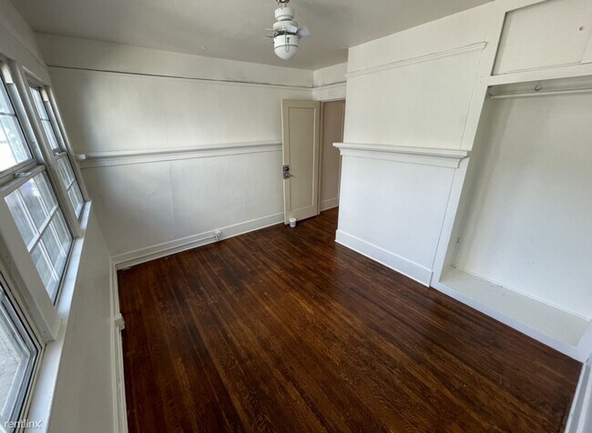 Building Photo - 3 br, 1.5 bath Duplex - 4160 Bachman Place