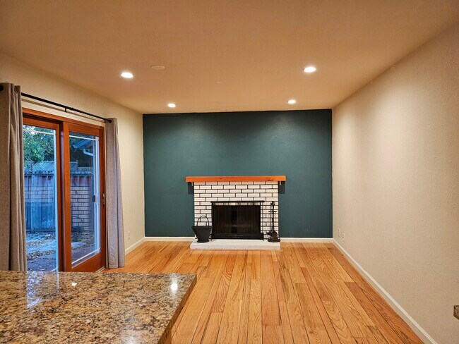 Building Photo - 4693 Sandalwood Dr