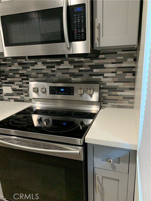 Building Photo - 400 N Acacia Ave