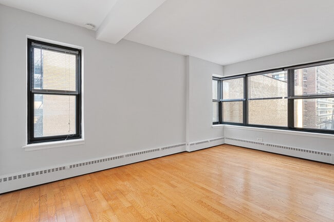 Building Photo - 5858 N Sheridan Rd