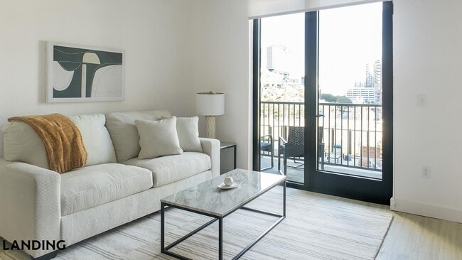 Building Photo - 1007 S Mint St