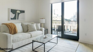 Building Photo - 1007 S Mint St