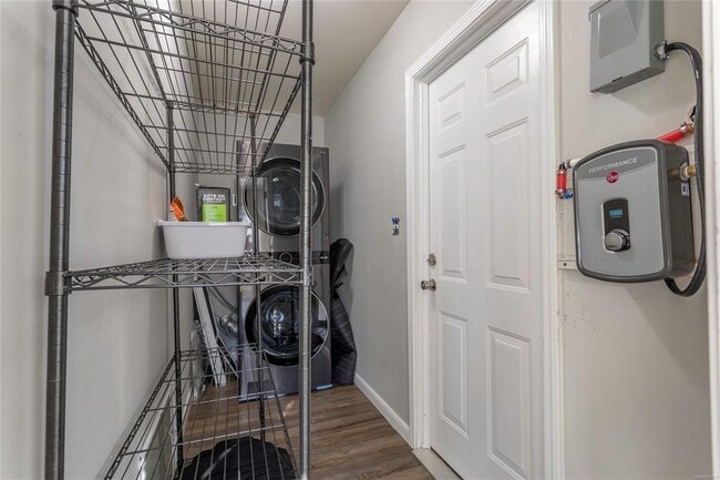 Building Photo - 221 Moncrief St