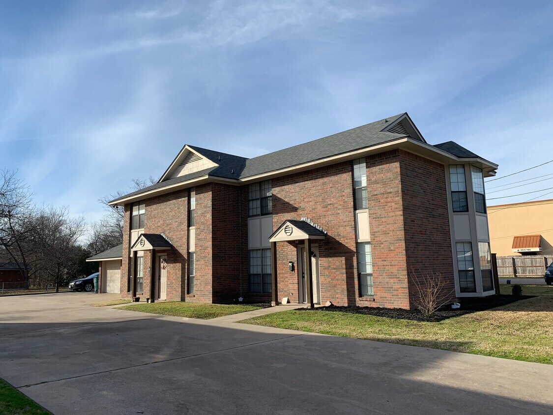 Foto principal - 1604 N Travis St