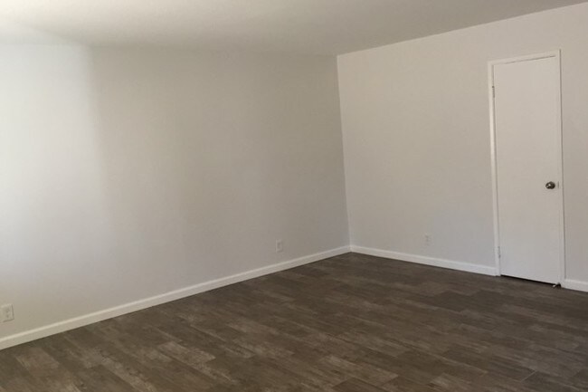 Spacious Living room - 1724 Wright St
