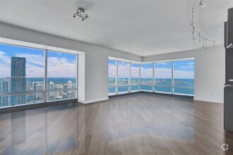 Building Photo - 1425 Brickell Ave
