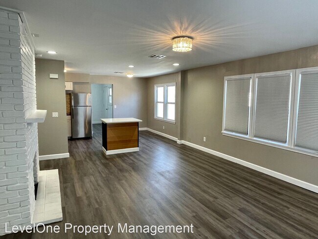 Foto del edificio - 2 br, 1 bath House - 2319 NW 18th Street