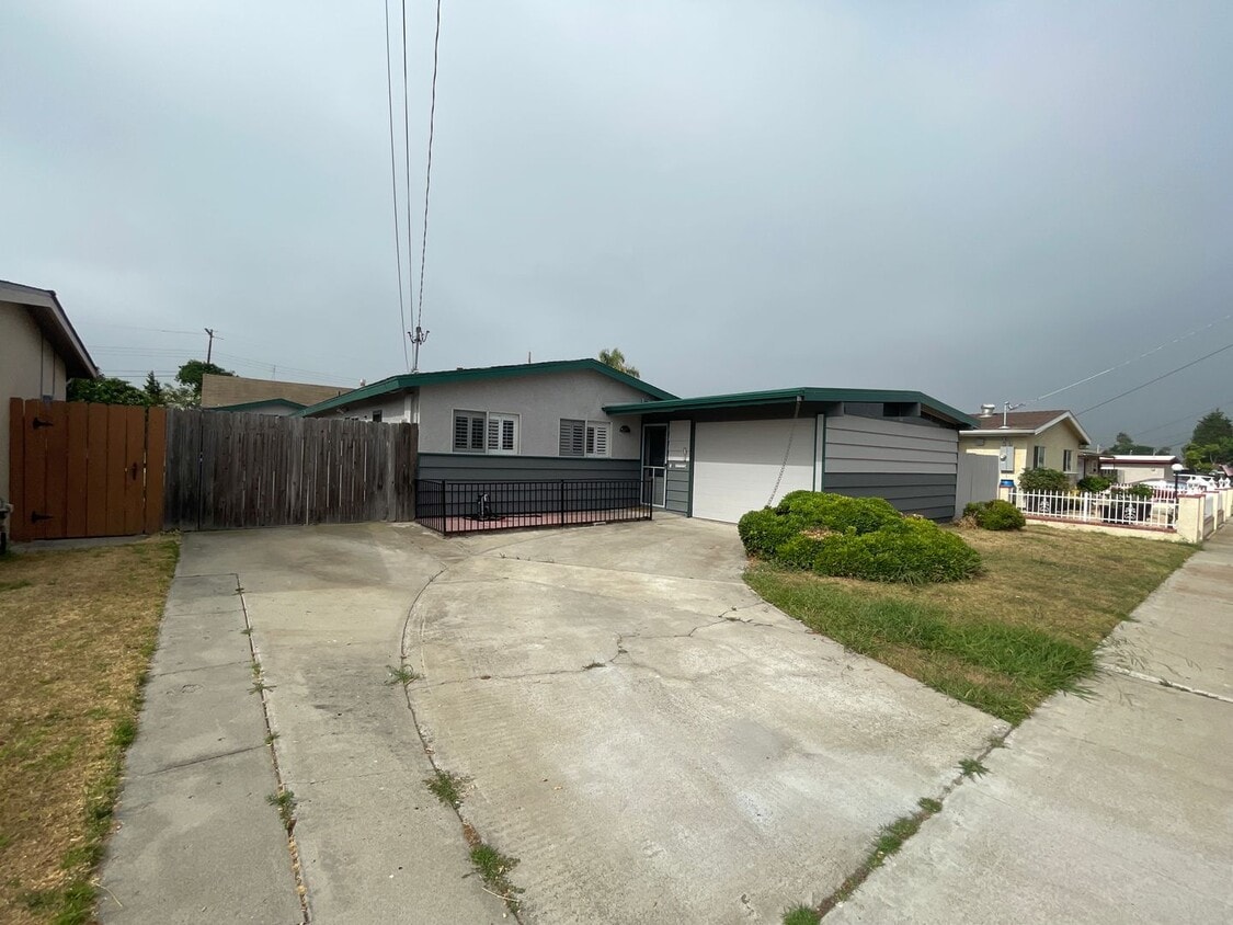 Primary Photo - Spacious 3BR/2BA with Modern Upgrades, Lar...