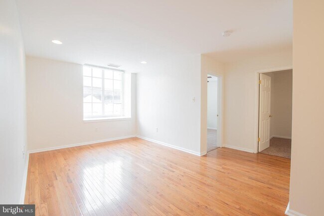 Foto del edificio - 1050 E Montgomery Ave