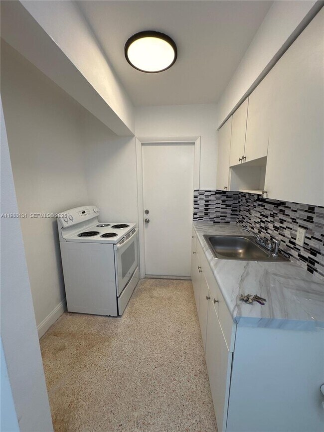 Foto del edificio - 2429 SW 9th St