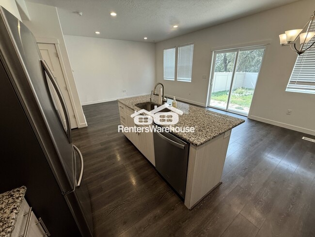 Building Photo - 14792 Chimney Pass Dr