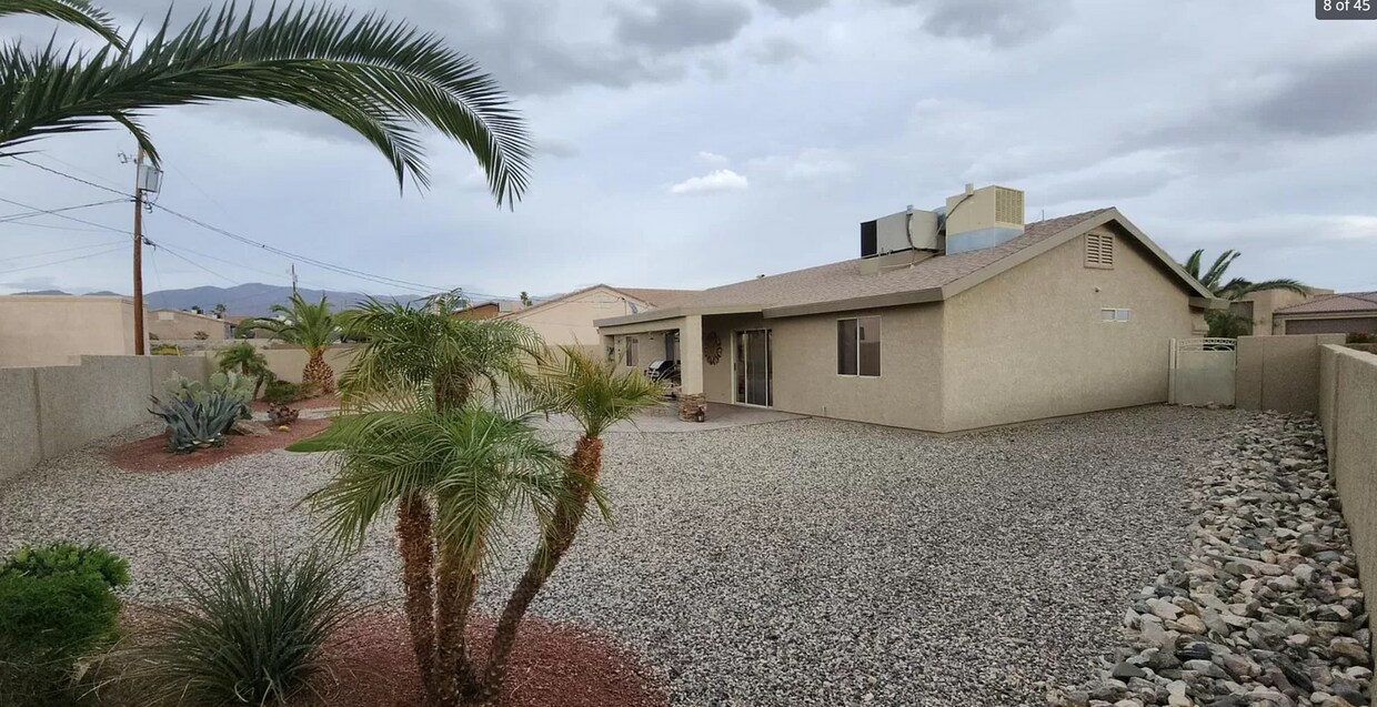 Building Photo - Long Term - Furnished - Pets OK - Walled b...