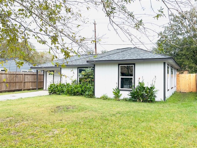 Building Photo - 5415 Ridgeway Dr