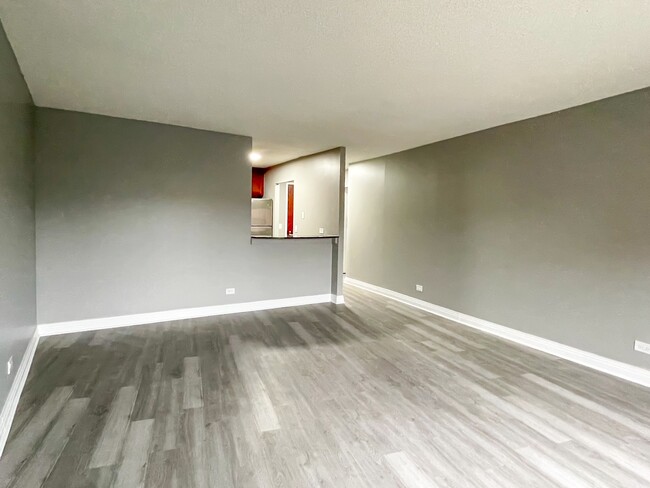 Foto del edificio - 350 W Belden Ave