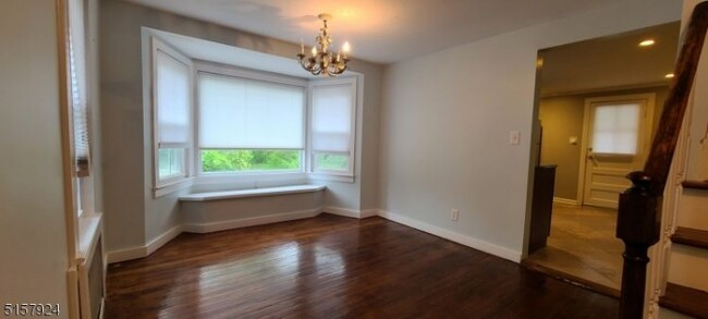 Foto del edificio - 1387 Valley Rd