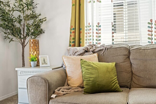 Building Photo - 216 Cliff Swallow Ave