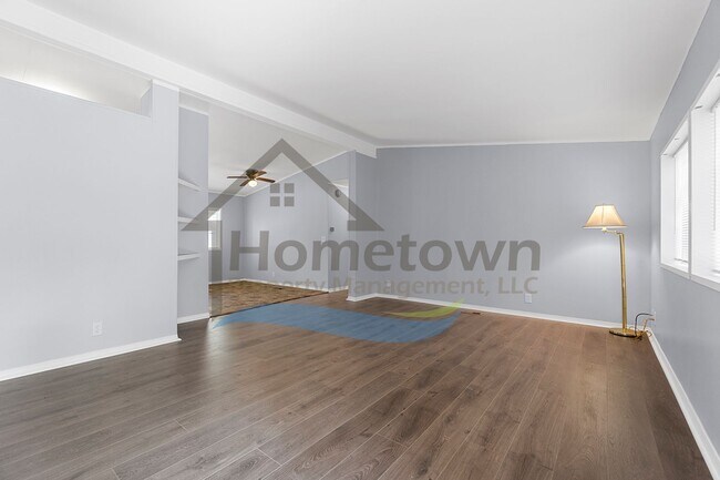 Foto del edificio - 3 Bedroom 2 Bathroom Home with Off-Street ...