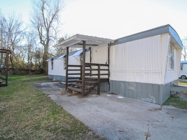 Foto del edificio - Discover comfortable country living in this nicely updated trailer located just minutes from Faye...