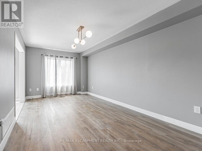 Building Photo - 3352 Mikalda Rd