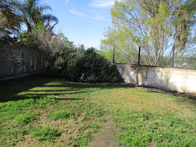 Building Photo - Desirable Rancho Bernardo 4 Bdr 2.5 Townhome