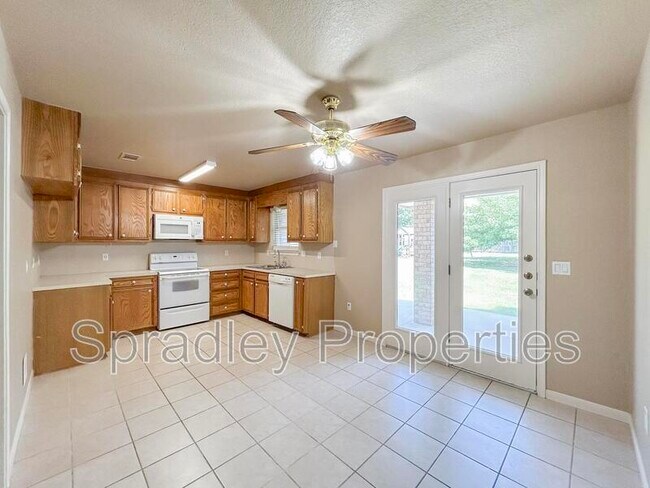 Foto del edificio - 8812 Laurel Ridge