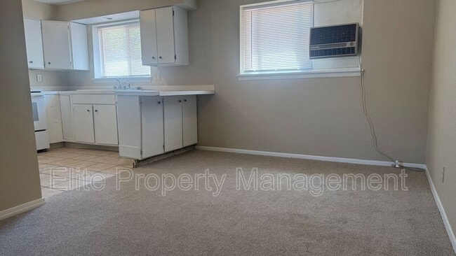 Foto del edificio - 8 Alan Shepard Rd