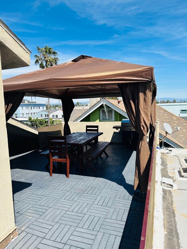 Foto del edificio - 36 Breeze Ave