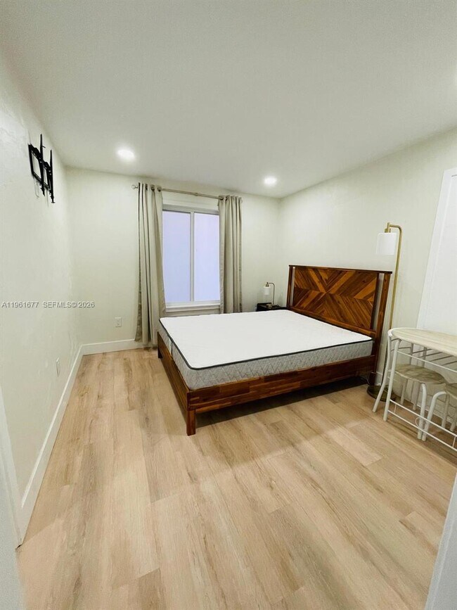 Foto del edificio - 230 NW 127th St