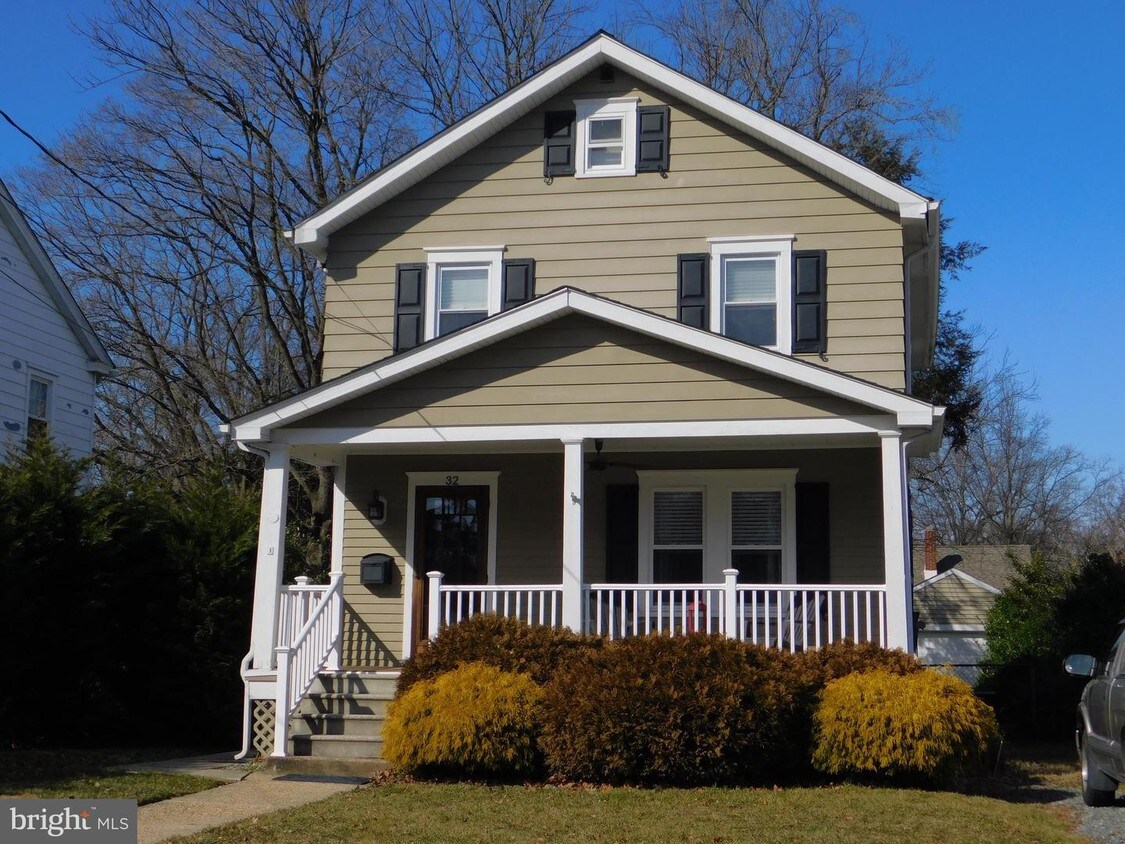 Primary Photo - 32 Conwell Ave