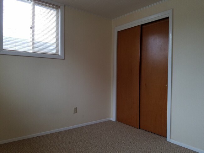 Foto del edificio - 2+ Bedroom 1 Bath Apartment
