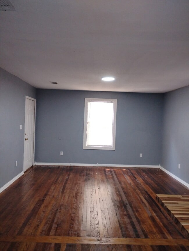 Building Photo - 321 N 18th Ave