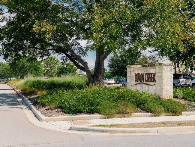 Building Photo - 649 Stadtbach St