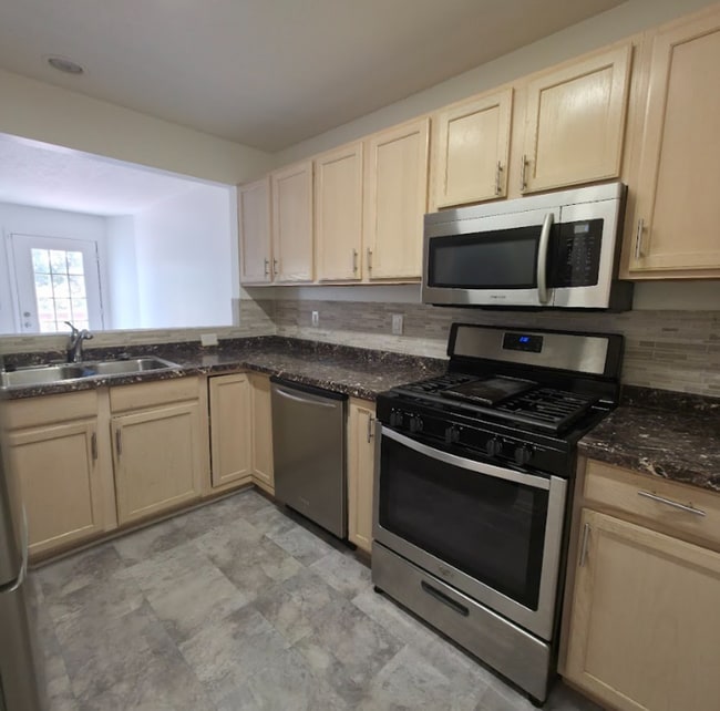 Building Photo - 8114 Chester Pkwy