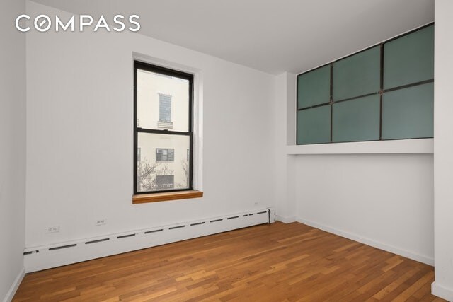 Foto del edificio - 293 E 10th St