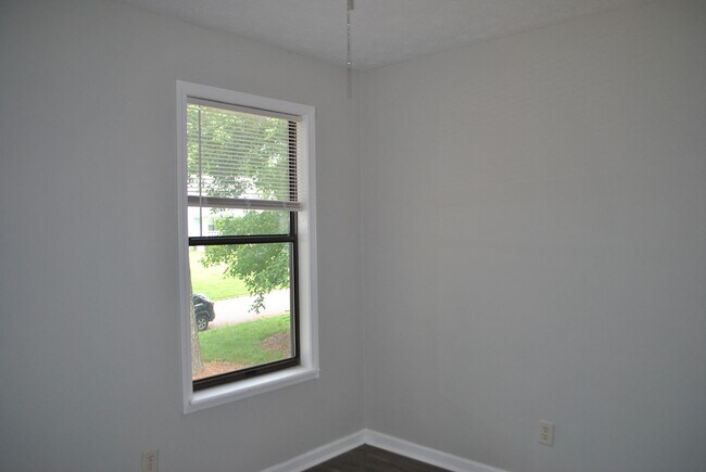 Foto del edificio - Spacious 1-Acre Lot