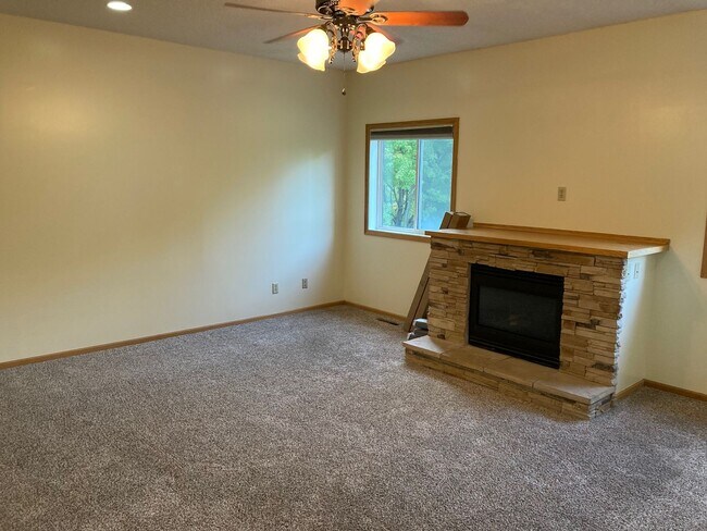 Building Photo - 607 Woodduck Dr