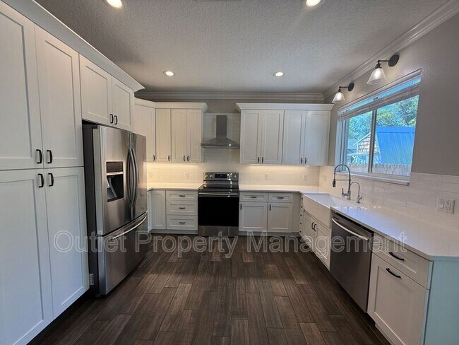 Building Photo - 926 Feather Dr