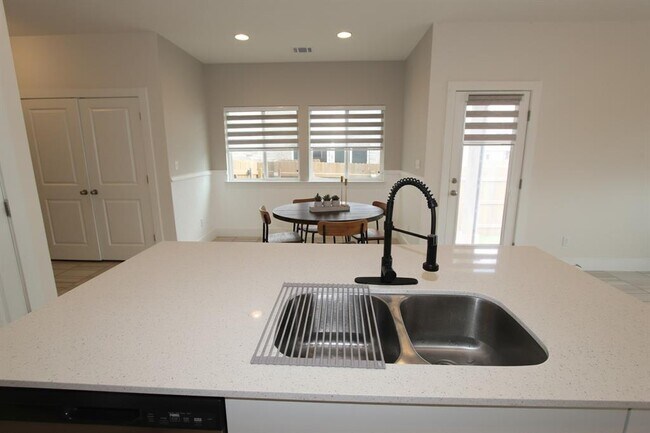 Foto del edificio - 131 Furlong Dr