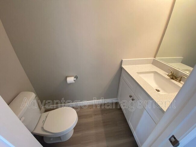 Foto del edificio - 738 N 150 E St