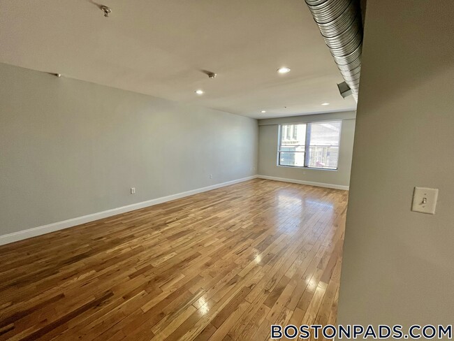 Building Photo - 26 Portland St