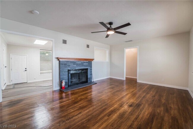 Building Photo - 1046 Bonita Ave
