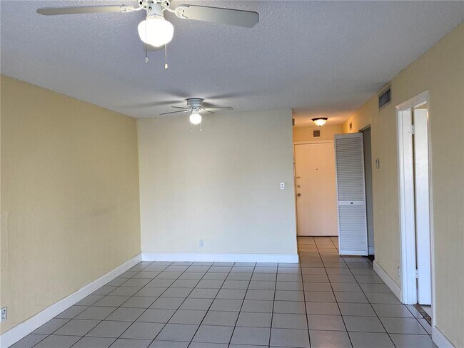 Building Photo - 2775 Taft St
