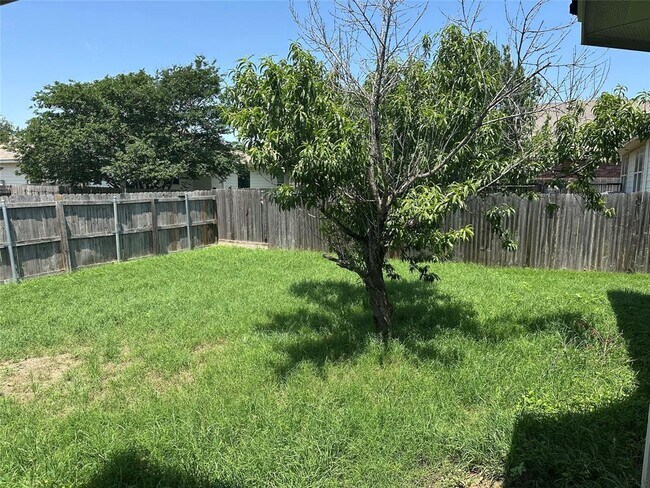 Building Photo - 2234 Bentwood Dr