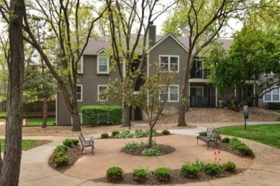 QUAINT COURTYARDS - 61-01 Nieman Square