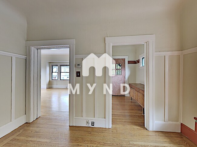 Building Photo - 1836 Cedar St Apt 1