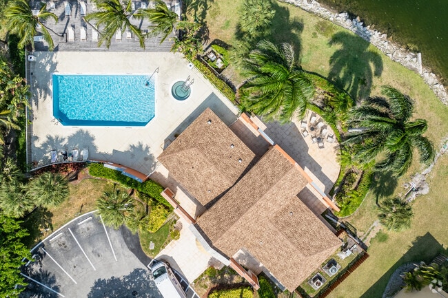 Building Photo - Villas At Lakeview